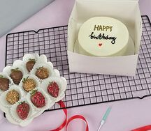 Бенто-торт и клубника в шоколаде Happy birthday