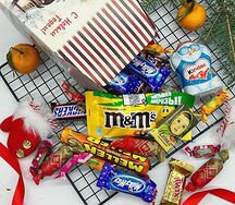 Новогодний сладкий подарок с вкусными конфетами коробка с поездом 
