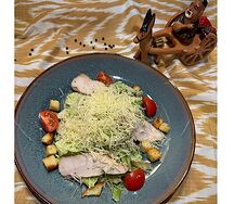 Салат Цезарь с курицей