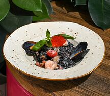 Паста чёрная с морепродуктами