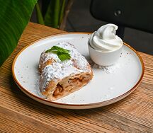 Штрудель с яблоком