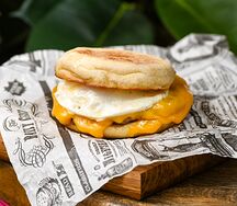 Маффин с яйцом.