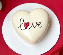 Муссовый торт сердечко Love Белое