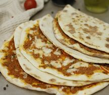 Լահմաջո պանրով