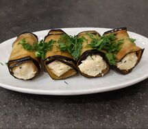 Рулетики из баклажанов с сырной начинкой