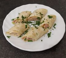 Рулетики яичные из ветчины и сыра