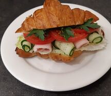 Круассан с ветчиной и сыром