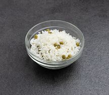 Рис с зеленым горошком