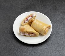 Блин творог-клубника жареный