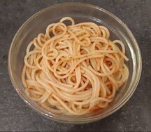 Спагетти с томатным соусом