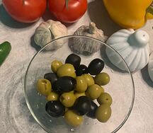 Маслины и оливки