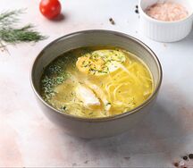 Домашняя лапша с цыплёнком и яйцом