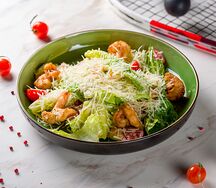 Салат Цезарь с креветками
