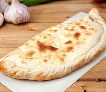 Кальцоне с ветчиной и сыром