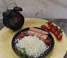 Сосиски отварные с рисом