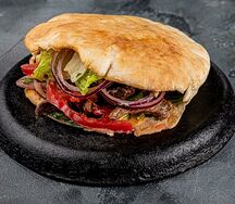 Шаурма из говядины в арабской пите