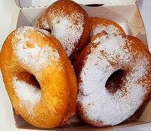 Пончики с сахарной пудрой