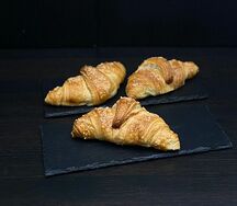 Круассан с заварным кремом