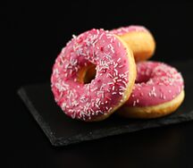 Донат Ягодный микс с начинкой