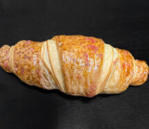 Круассан с малиной