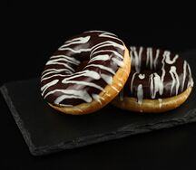 Донат с шоколадной начинкой