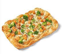 Пицца с лососем и брокколи