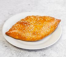 Пирожок с яйцом и зелёным луком