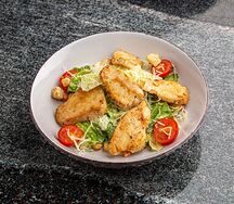Салат Цезарь с курицей
