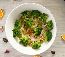 Салат с курицей и брокколи