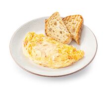 Омлет с сыром, томатами, ветчиной и беконом