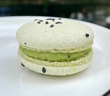 Макаронс Матча-алое