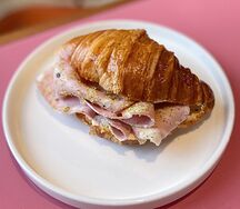 Круассан с мортаделлой