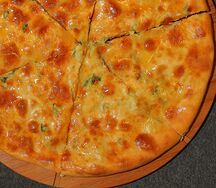 Осетинский пирог с мясом, сыром и томатами