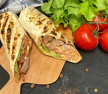 Шаурма с летним салатом и курицей
