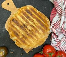 Тандырная лепёшка с летним салатом и люля-кебаб