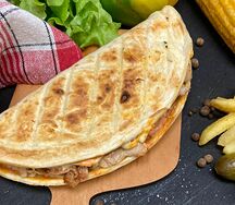 Пицца фирменная с курицей