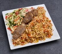 Плов с говядиной и салатом