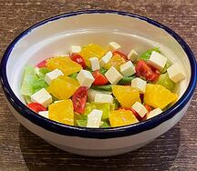Салат с сыром фета и апельсином