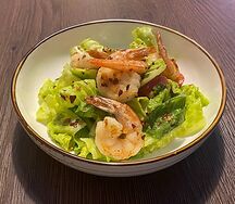 Салат с креветками и гуакамоле