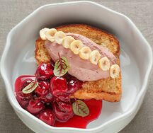 Паштет куриный, бриошь, вишня