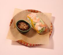 Спринг-ролл с креветками, курицей и манго
