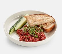 Тартар из говядины с кориандром