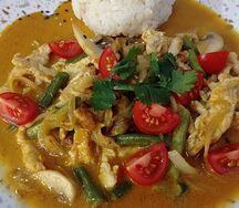 Желтый карри с курицей