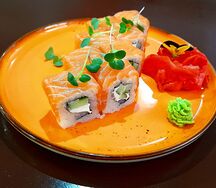 Ролл Филадельфия с лососем