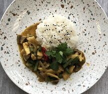 Желтый карри с курицей