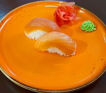 Нигири с лососем