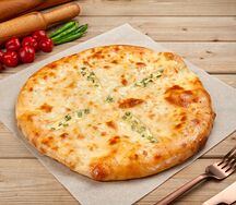 Хачапури с сыром и зеленым луком