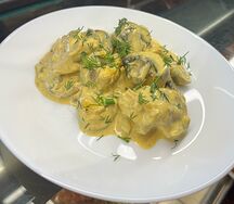 Курица с грибами на сливочном соусе