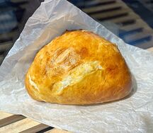 Пирожок с курицей и сыром
