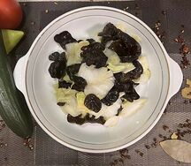 Китайская капуста с древесными грибами